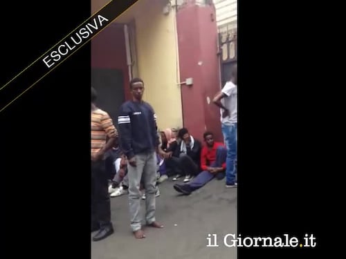 I profughi di Tiburtina nel centro d'accoglienza