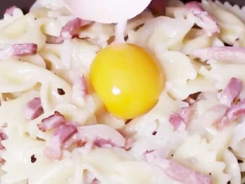 La carbonara à la francese? Ecco la video ricetta da incubo
