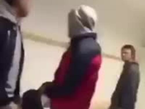 "Ragazzo massacrato da banda di colore"