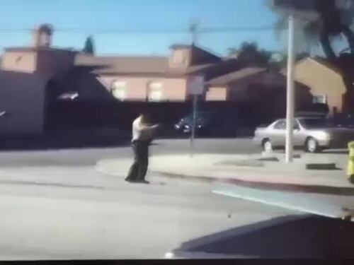 Los Angeles, polizia uccide afroamericano