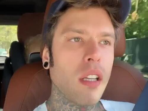 Fedez commenta la foto di Chiara Ferragni in topless