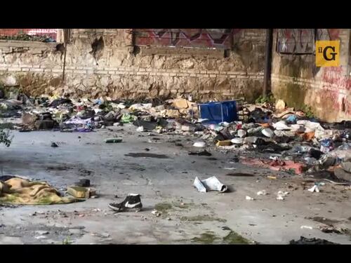 Spaccio, degrado e immondizia, ecco il "museo" gestito dai rom