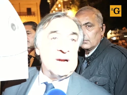 E Orlando in piazza canta "Bella ciao" con le sardine