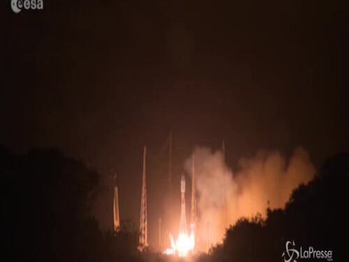 Spazio, lanciata la navicella Soyuz
