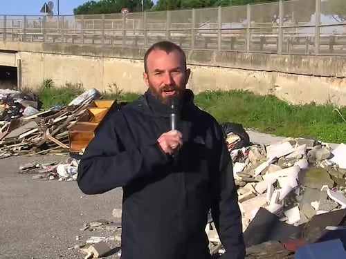 Napoli, lapidi in discarica abusiva a Ponticelli