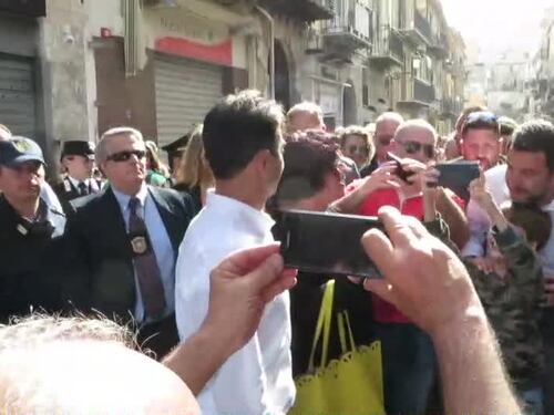 Bagno di selfie a Monreale per Matteo Salvini. "I mafiosi sono ovunque ma noi gli toglieremo l'ultimo paio di mutande"