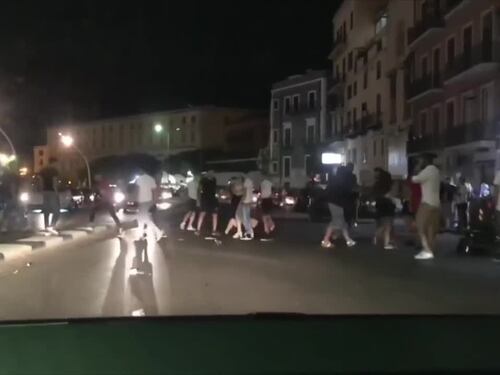 Rissa a Palermo: coinvolte decine di persone con calci e pugni in mezzo alla strada