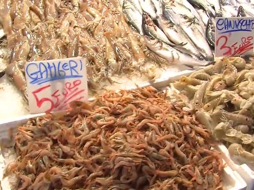 Napoli, il mercato di Porta Nolana tra crisi e speranza