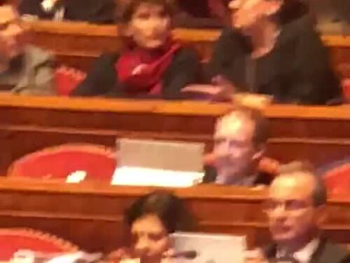 Il senatore Puglia fa le prove del discorso