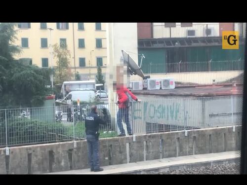 Il poliziotto eroe salva un aspirante suicida