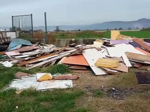 Nella baraccopoli abusiva dei rom ad Acerra