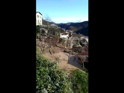Fango scende come magma dalla montagna nell'Imperiese