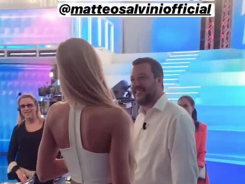 Matteo Salvini e Taylor Mega quattro chiacchiere dietro le quinte di "Pomeriggio 5"