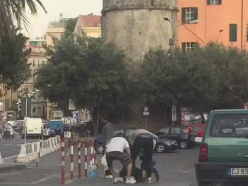 Lite tra stranieri e commenti xenofobi nel video bannato dai social