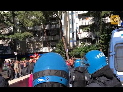 La protesta anti-rom a Casal Bruciato: "Noi qui non li vogliamo"