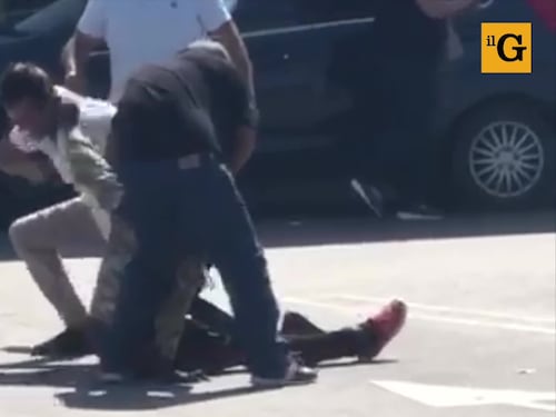 Ecco come il tunisino ha rubato la pistola alla vigilassa