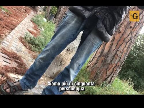 Favelas al Colosseo, il migrante con il cacciavite minaccia: "Prima o poi ci ammazzo qualcuno"