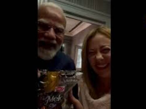 Il Primo ministro Modi regala le caramelle Melody a Meloni al suo arrivo a Roma