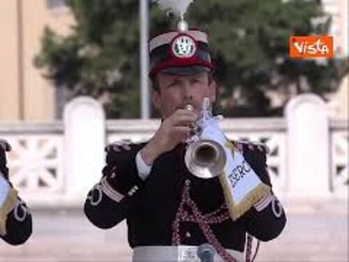 Mattarella depone una corona d'alloro all'Altare della Patria per la Festa della Repubblica