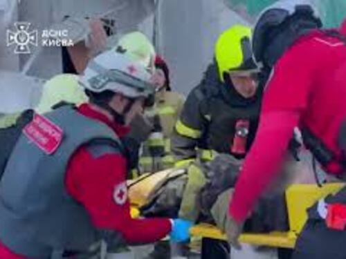 Guerra Ucraina, massiccio attacco russo su Kiev e altre città, vittime e distruzioni