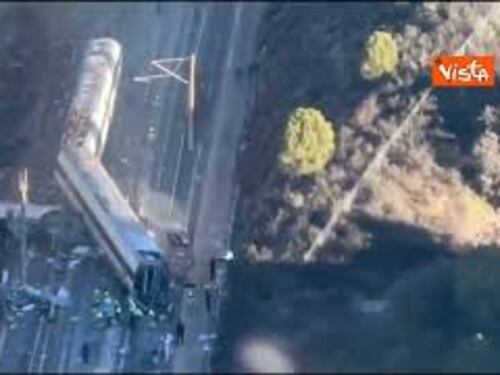 Tragico schianto ferroviario in Spagna, 39 morti e 150 feriti. Le immagini aree del disastro