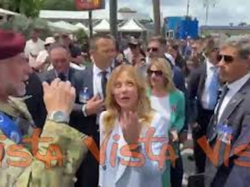2 giugno, Meloni incontra paracadutista dopo mancato lancio causa vento forte: Ci rifaremo