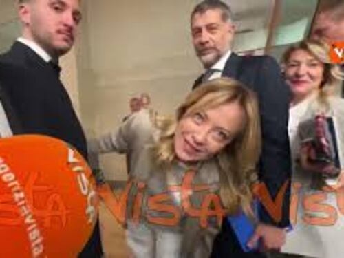 Dopo le formiche, la befana. La domanda (nel backstage) del Direttore di Vista alla premier Meloni