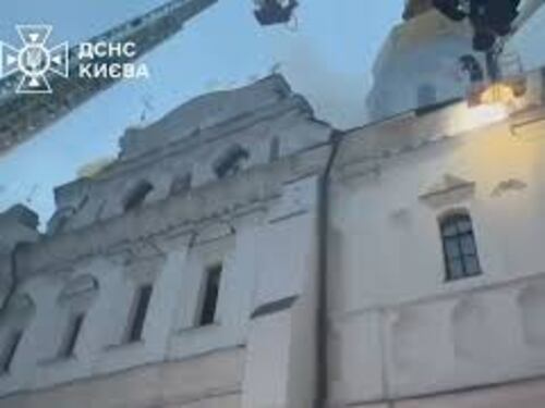 Massiccio attacco russo con 600 droni in Ucraina colpito anche un monastero ortodosso