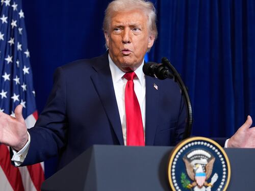 America e Occidente tornano grandi. E la sinistra prepara le marce pro Maduro