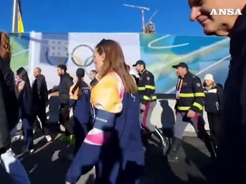 Milano Cortina, la fiaccola arriva al Villaggio olimpico