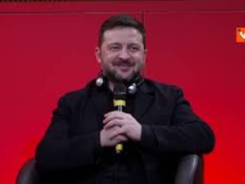 Standing ovation degli studenti francesi per Zelensky a Sciences Po Paris