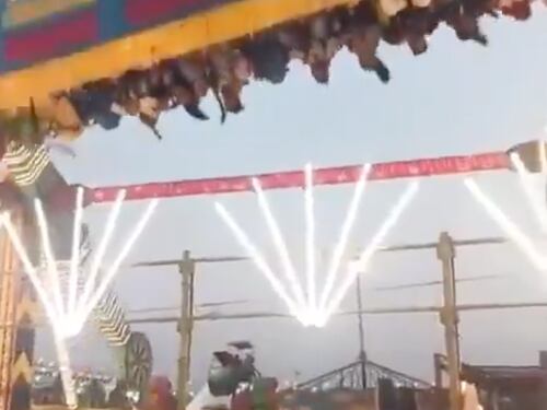 Crollo choc di una giostra in India: un morto e 13 feriti