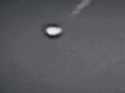 Misterioso velivolo triangolare sopra l'Area 51: il video registrato dal documentarista