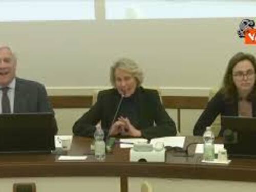 Bagarre in Commissione Senato, Tajani a Conte: Io non sono andato in ginocchio da Merkel o da Trump