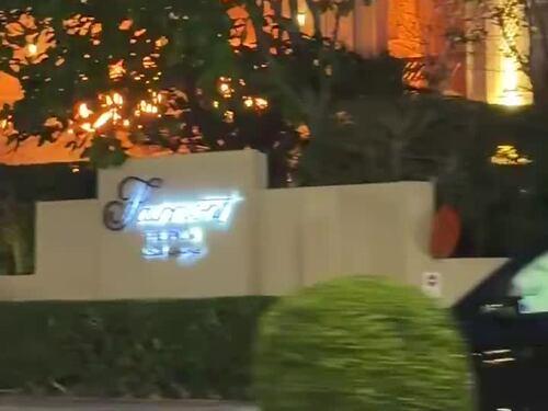 In fiamme l'iconico hotel Fairmont di Dubai