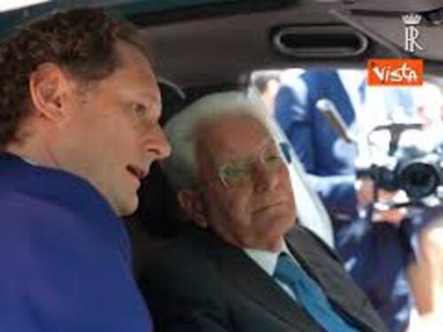 Mattarella sale a bordo della nuova Ferrari Luce al Quirinale