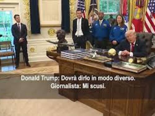 Trump prende in giro il direttore della Nasa per le grandi orecchie: Ha un super udito, sapete?