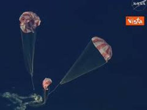 Artemis II rientra sulla Terra dopo il giro intorno alla Luna, ecco l'ammaraggio