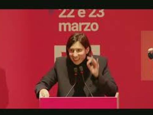 "Sostenete i comitati per il sì", il lapsus di Elly Schlein al comizio per il No al referendum