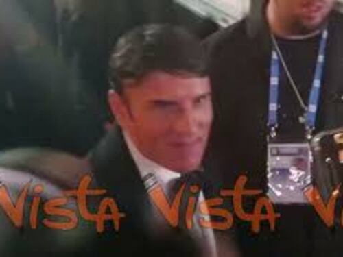 Sal Da Vinci trionfa al Festival di Sanremo 2026, ovazione dei fan con grida forza Napoli e selfie