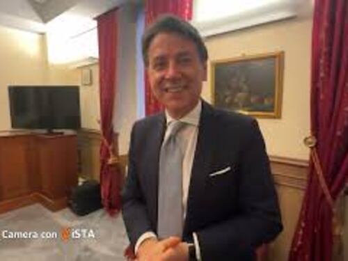 Il dietro la tenda dell'intervista con Conte del direttore di Agenzia Vista Alexander Jakhnagiev