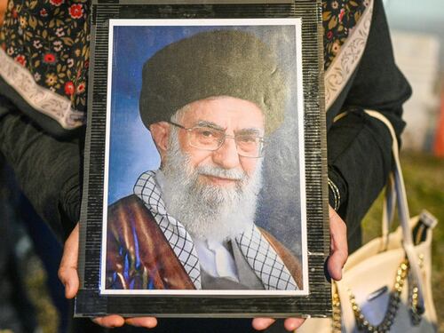 Abbiamo i pro-Khamenei in casa