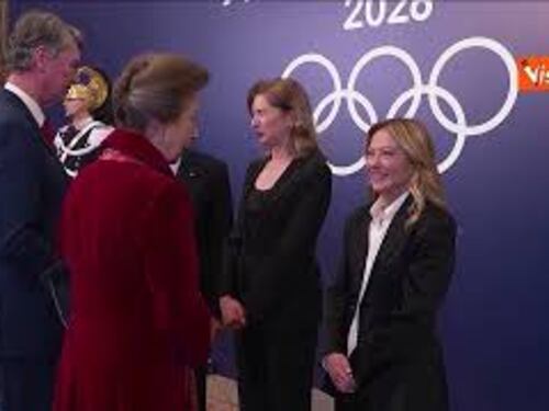Milano Cortina, la Principessa Reale Anna del Regno Unito arriva alla cerimonia d'apertura