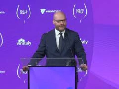 Lorenzo Fontana a Vinitaly: Da Verona un appello al mondo per la pace e la diplomazia