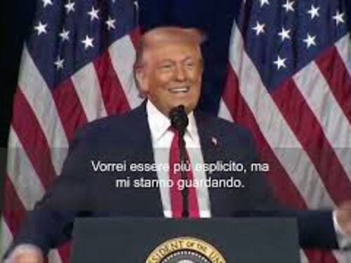 Trump imita atleta trans in una gara sollevamento pesi: Mia moglie odia se lo faccio