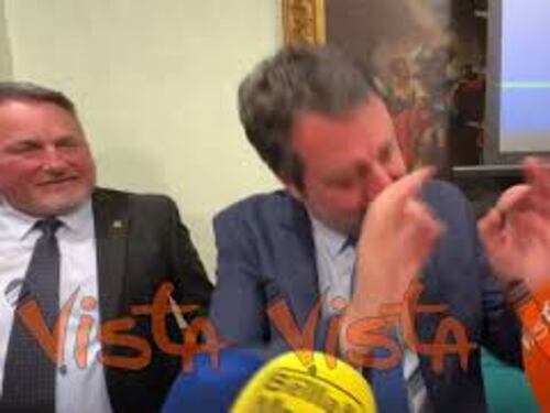 Salvini: Apprezzo lo sforzo creativo, ma non rispondo a domande su Governo e va via