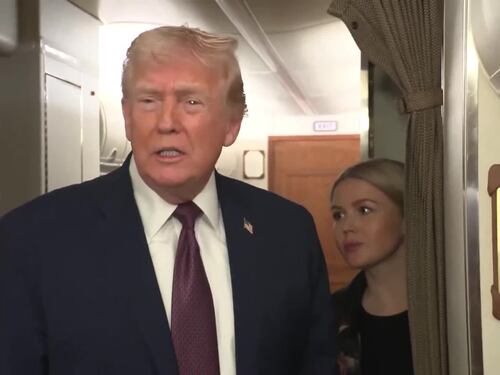 Trump e la battuta sulla turbolenza: il video fa il giro dei social