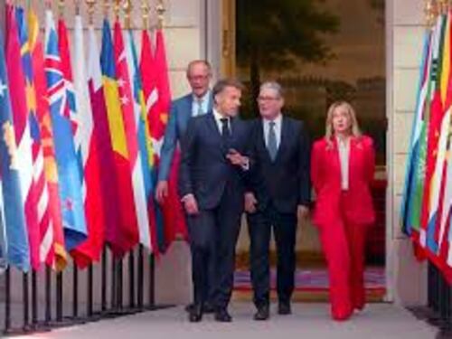 Meloni arriva a Parigi per vertice su Hormuz, l'abbraccio con Macron