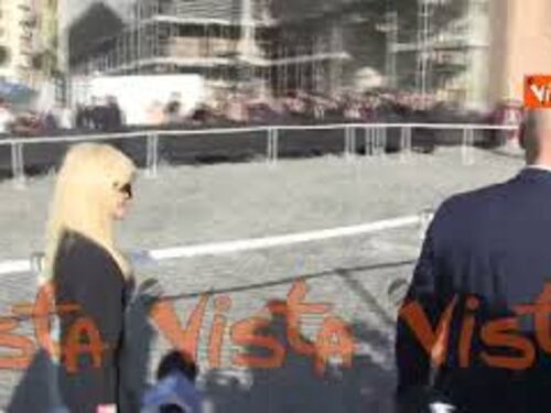 Donatella Versace ai funerali di Valentino a Roma