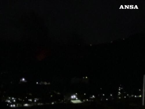 Forti esplosioni a Caracas: fumo nero e rumore assordante